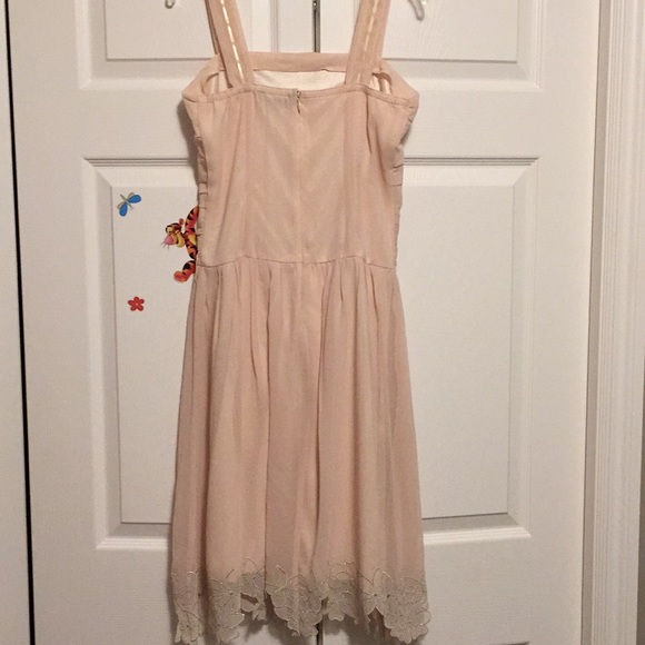 Nice Claup Flowy Peach Dress with Flower Rimming - Picture 5 of 9